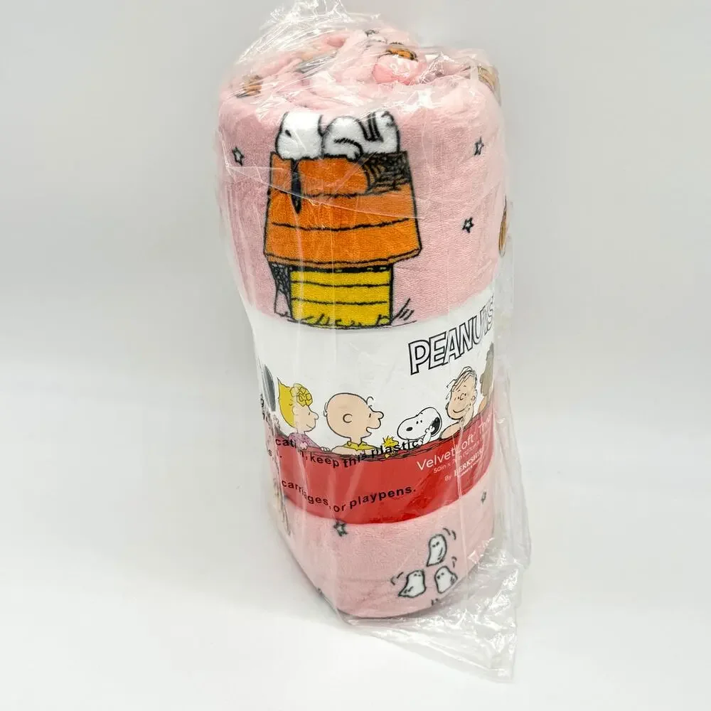 Peanuts Snoopy Pink Dog House Pumpkin Ghosts Halloween Plush Throw Blanket New